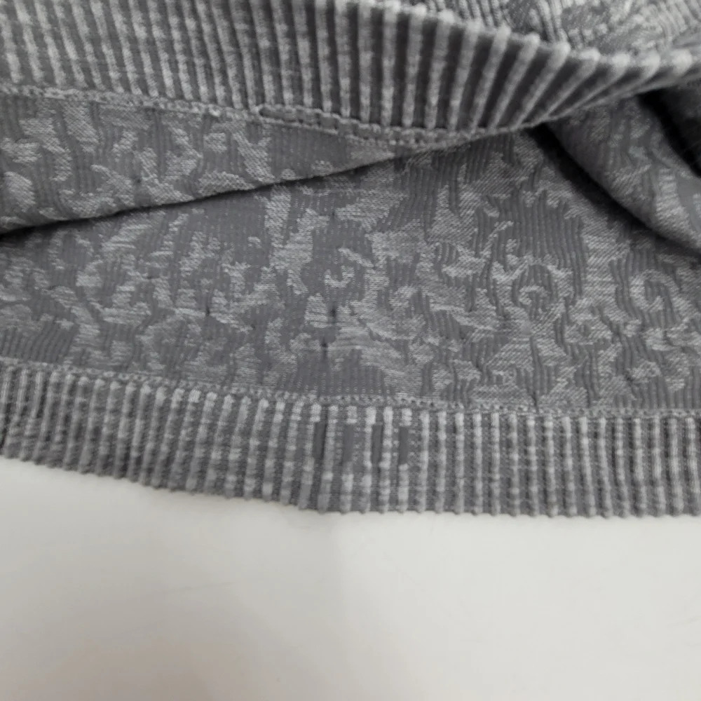 Women’s Lululemon Rest Less Long Sleeve Athletic shirt Size Medium - Picture 8 of 10